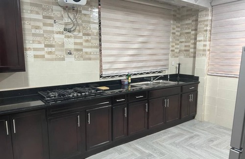 Kumasi Apartment | Spacious 2Bedroom en-suite with Queen Beds+ Living Room+ HiSpeed WiFi + Kitchen