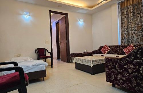 Lajpat Nagar Apartment | Spacious 2bhk apartment!