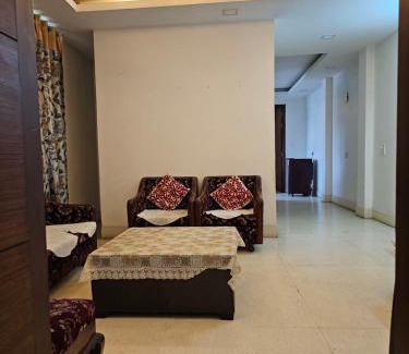 Lajpat Nagar Apartment | Spacious 2bhk apartment!