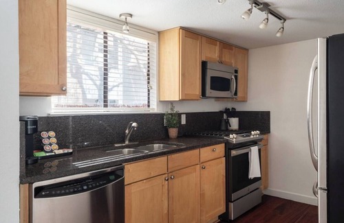 Bouldin House | Spacious 2BR/1.5Bath Hideaway in DT ATX Pets OK + Parking!