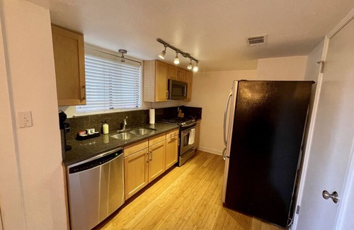 Bouldin House | Spacious 2BR/1.5Bath Hideaway in DT ATX Pets OK + Parking!