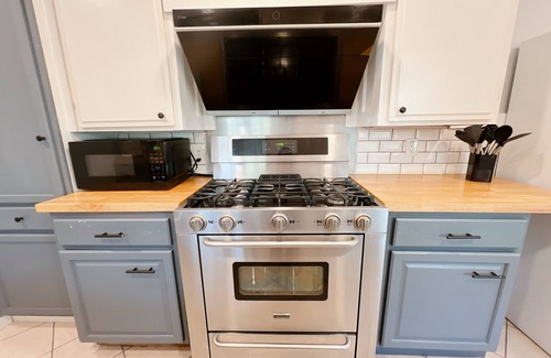 Rowland Heights House | Spacious 2BR 1Bath Max 6 people 20 mins to Disneyland in Rowland Heights