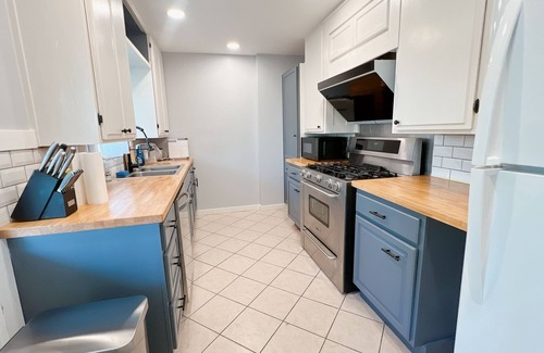 Rowland Heights House | Spacious 2BR 1Bath Max 6 people 20 mins to Disneyland in Rowland Heights