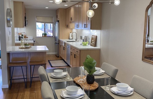 Palo Alto Condo | Spacious 2BR 2-1/2 Bath Palo Alto Retreat with Designer Touch-30 DAY MINIMUM