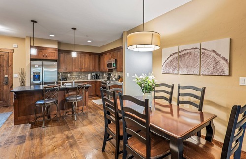Historic District Condo | Spacious 2BR/2BA Escape Walk to Trails & Festivals