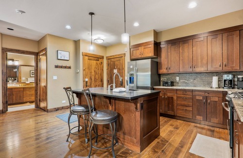 Historic District Condo | Spacious 2BR/2BA Escape Walk to Trails & Festivals