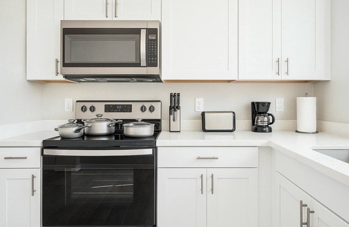 Glendale Apartment | Spacious 2BR | 3Bd | 70" Smart TV | 2Bath