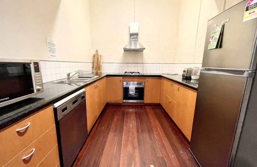 Melbourne Central Business District Apartment | Spacious 2BR Apartment with Extra Sleeping Space