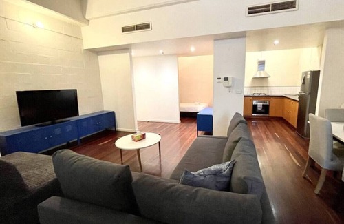 Melbourne Central Business District Apartment | Spacious 2BR Apartment with Extra Sleeping Space