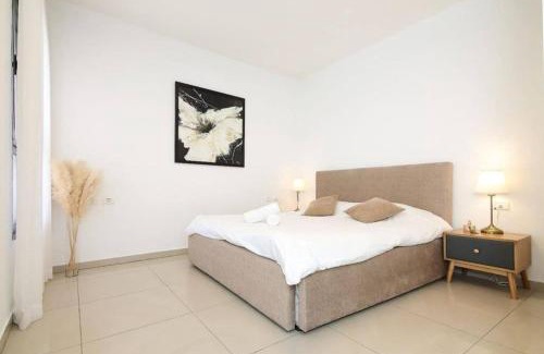 Nachlaot Apartment | Spacious 2BR Apartment with Private Balcony, Free Parking
