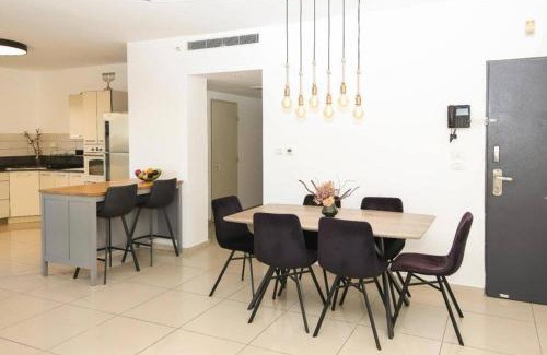 Nachlaot Apartment | Spacious 2BR Apartment with Private Balcony, Free Parking