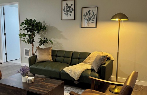 North College Park Apartment | Spacious 2BR Apartment w/queen bed, Fireplace & Patio. Near Downtown.