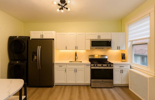 Jersey City House | Spacious 2BR APT Multiple Fireworks Shows Just Mins Away!
