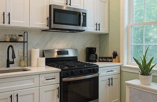 Jersey City House | Spacious 2BR APT Multiple Fireworks Shows Just Mins Away!