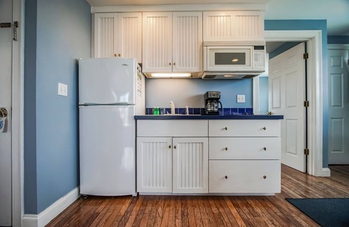 Falmouth Condo | Spacious 2BR by the Sea in Falmouth