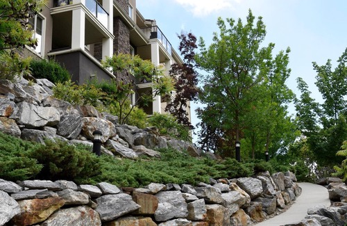 Quail Ridge Condo | Spacious 2BR & Den - Full Kitchen - Pool Onsite - Golf Courses - Wine Tours