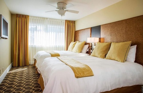 Corte Madera Hotel | Spacious 2BR Family Suite | Kitchen | Courtyard | Pool | Free Parking | BBQ Area