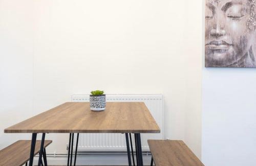 Latchmere Apartment | Spacious 2BR Gem - Close to Clapham Junction