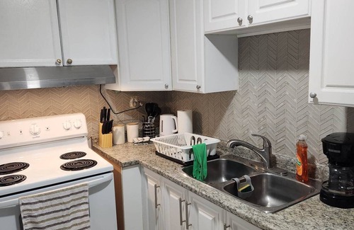 Windsor House | Spacious 2BR Private Suite & Entrance-Near Downtown & Bridge-Near Caesars & UOW