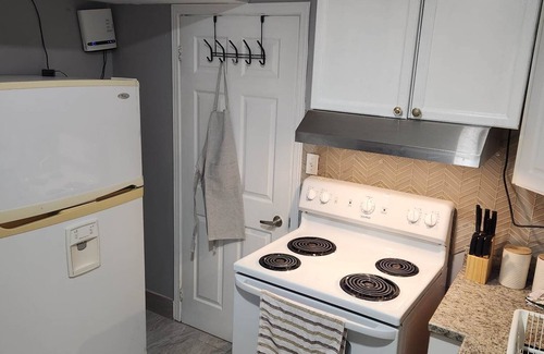Windsor House | Spacious 2BR Private Suite & Entrance-Near Downtown & Bridge-Near Caesars & UOW