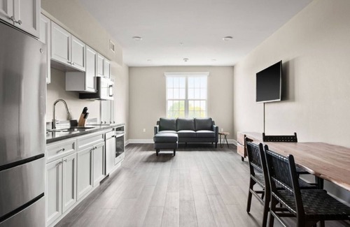 New Orleans Hotel | Spacious 2BR Suite Near Bourbon Street Excitement