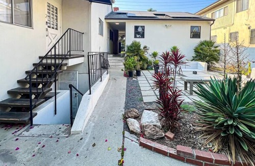 Ladera Heights House | Spacious 2BR unit in LA (SH2-LAD)