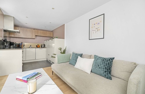 Kings Cross St. Pancras Apartment | Spacious 2BR with Terrace by King's Cross