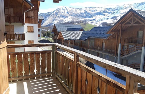 Albiez-le-Vieux Apartment | Spacious 3* apartment 300m from slopes and shops, south balcony, parking, end of stay included