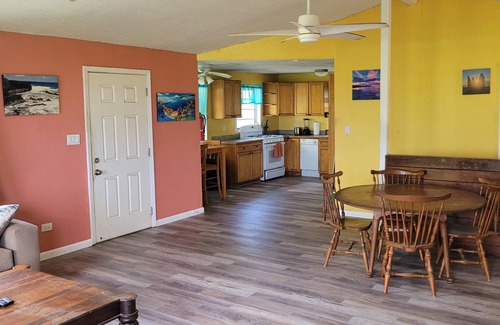 Orange Grove Apartment | spacious 3 bd, 2 ba. nwsh/dry onsite - AC - stable Wi-Fi - full kitchen