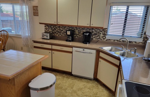 Cheyenne Meadows House | Spacious 3 BDR 2.5 BA House with Hot tub, BBQ, Fire Pit, Night View, Playground