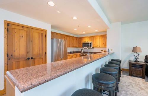 Mountain Village Condo | Spacious 3 BDR Mountain Village Condo