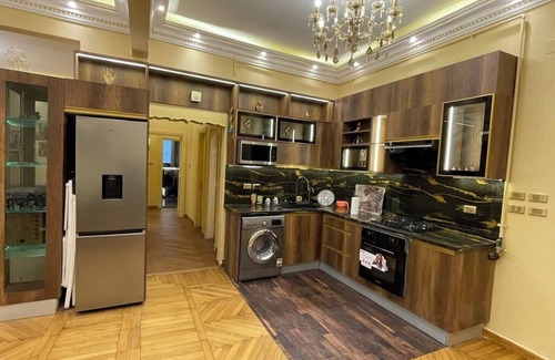 Qasr an-Nil Apartment | Spacious 3-bedroom apartment with AC, WiFi in marvelous Cairo Governorate