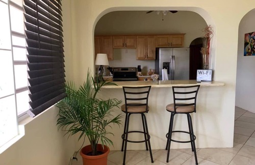 Estate Strawberry Hill House | Spacious 3-Bed 2-Bath Fully Air Conditioned Home
