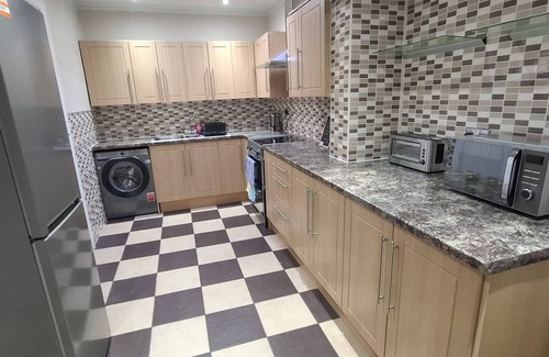 Middlesbrough House | Spacious 3 Bed 2 Baths Free WiFi Central Location