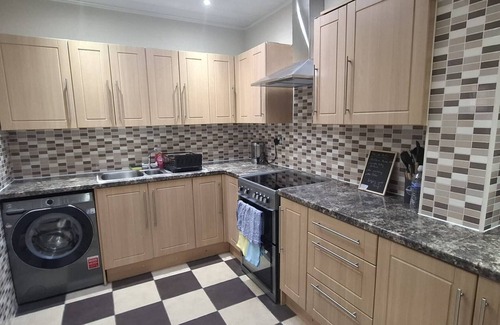 Middlesbrough House | Spacious 3 Bed 2 Baths Free WiFi Central Location