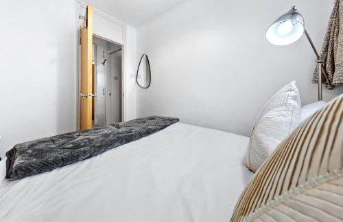 Haggerston Apartment | Spacious 3-Bed Apt near Shoreditch with Parking