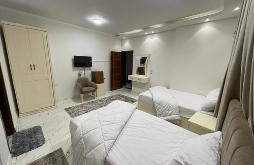 Kafrat al Jabal Apartment | Spacious 3-bedroom apartment in fantastic Giza Governorate with WiFi, AC