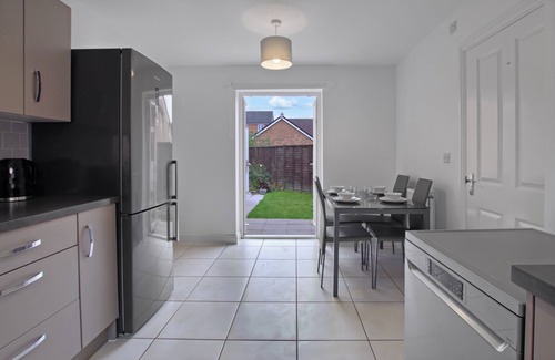 Hartwell House | Spacious 3-Bed House with Parking and Garden