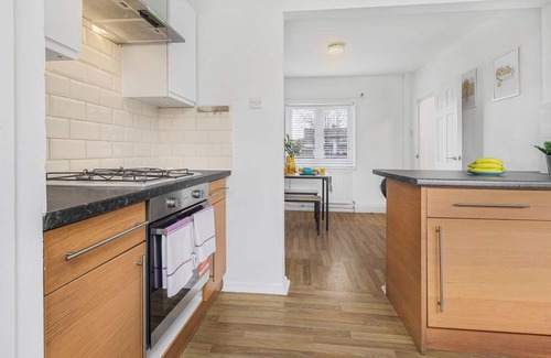 London Borough of Hounslow House | Spacious 3-bed House With car Park Near Heathrow