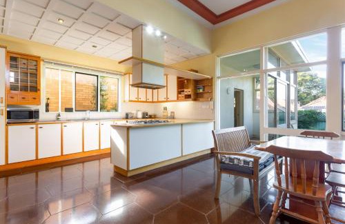 Haberfield House | Spacious 3-Bed Mid Century Home Near CBD
