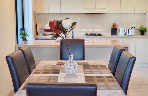 Kogarah Apartment | Spacious 3-Bed Penthouse with Perfect View