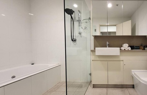 Kogarah Apartment | Spacious 3-Bed Penthouse with Perfect View