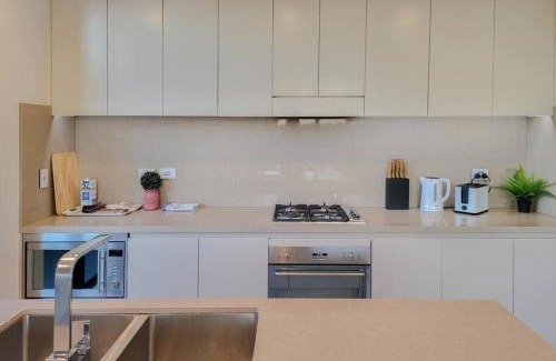 Kogarah Apartment | Spacious 3-Bed Penthouse with Perfect View