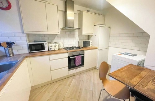 Whitechapel House | Spacious 3-Bedroom House in Liverpool Street, Perfect for Families and Groups