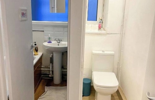 Whitechapel House | Spacious 3-Bedroom House in Liverpool Street, Perfect for Families and Groups