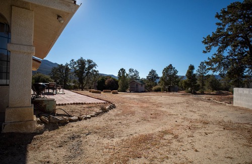 Pinyon Pines House | Spacious 3-bedroom mountain villa with fireplace