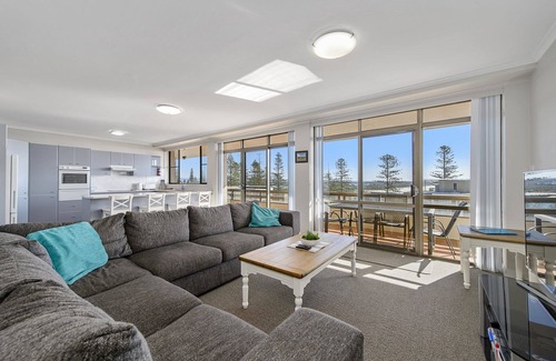 Port Macquarie Apartment | Spacious 3 Bedroom Renovated Unit With Wonderful Ocean Views