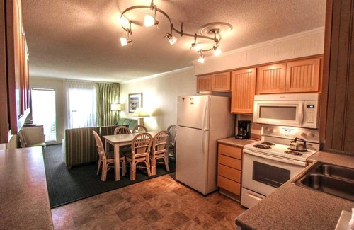 Morehead City Condo | Spacious 3-Bedroom for Families by the Beach