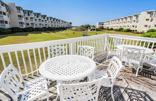 Morehead City Condo | Spacious 3-Bedroom for Families by the Beach