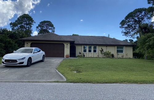Port Charlotte House | Spacious 3 bedroom with hot tub